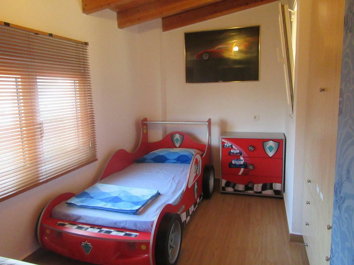 ארטמידה Villa Maria Louiza Near Airport מראה חיצוני תמונה